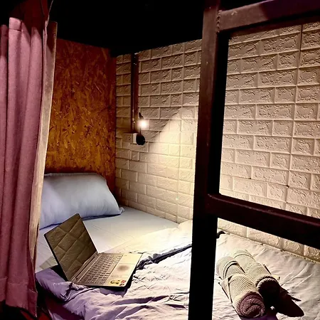 Charming Bb Stay In Bangkok Noi With Modern Comforts