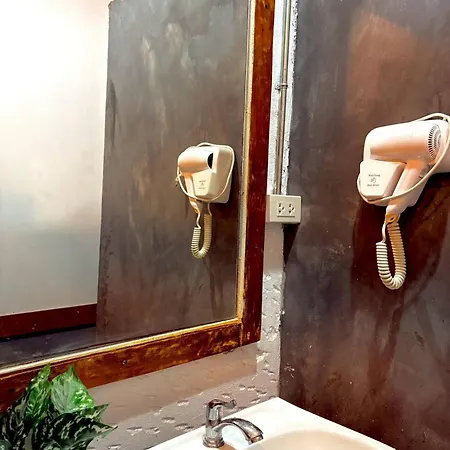 Charming Bb Stay In Bangkok Noi With Modern Comforts